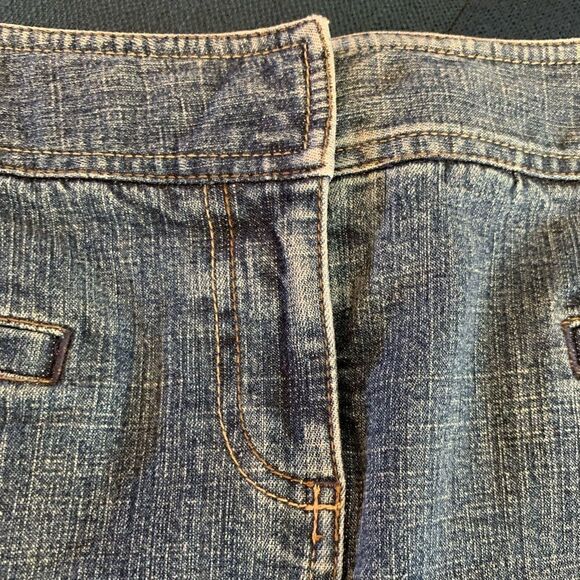 🎄Ann Taylor LOFT Stretch Denim Mini - Picture 3 of 8